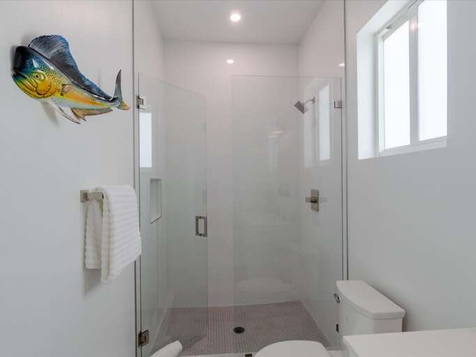 2nd level bedroom 3`s ensuite bathroom.